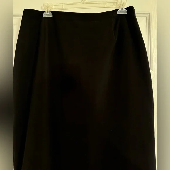 Dress Barn Women’s Long Black Skirt ~ Size 14 - Picture 2 of 8
